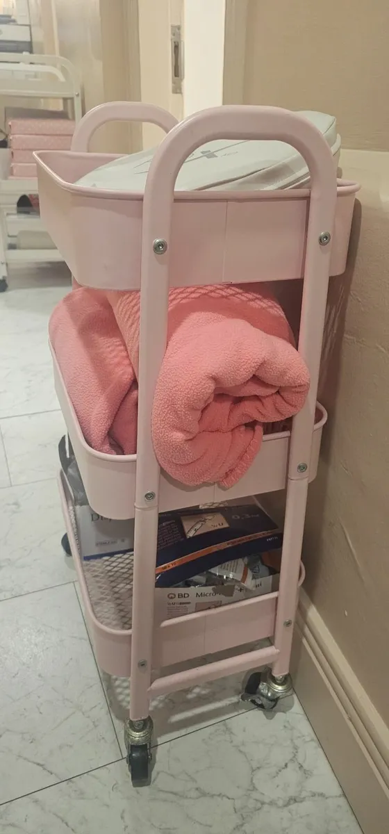 BEAUTY TROLLEYS - Image 2