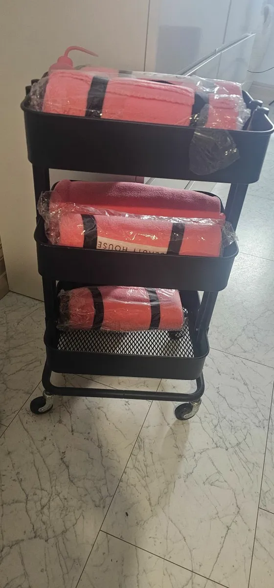 BEAUTY TROLLEYS - Image 1