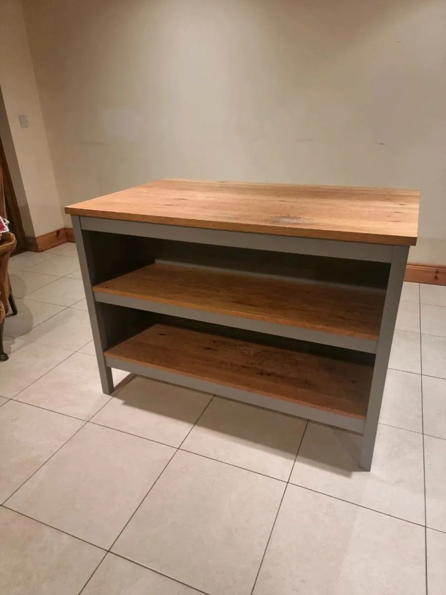Kitchen Island - Image 1