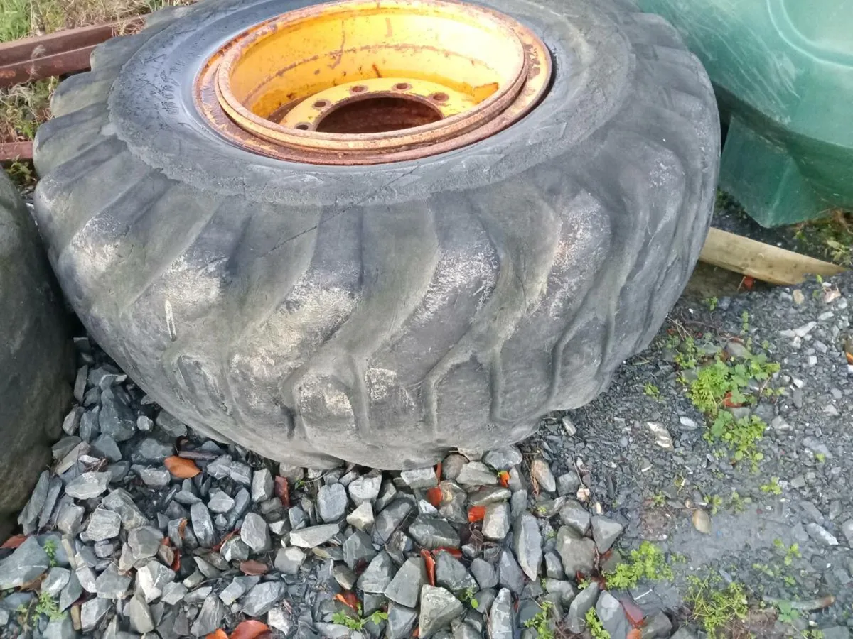 Volvo dumper  wheels and  tyres 20.5 r 25 - Image 1