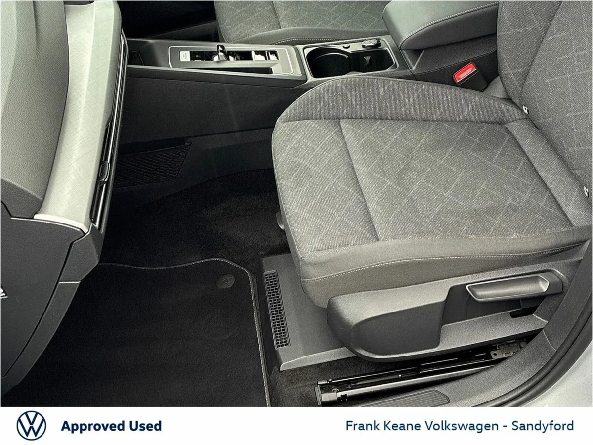 Volkswagen Golf *Life* 1.0TSI MHEV 110HP Auto @Fra - Image 4