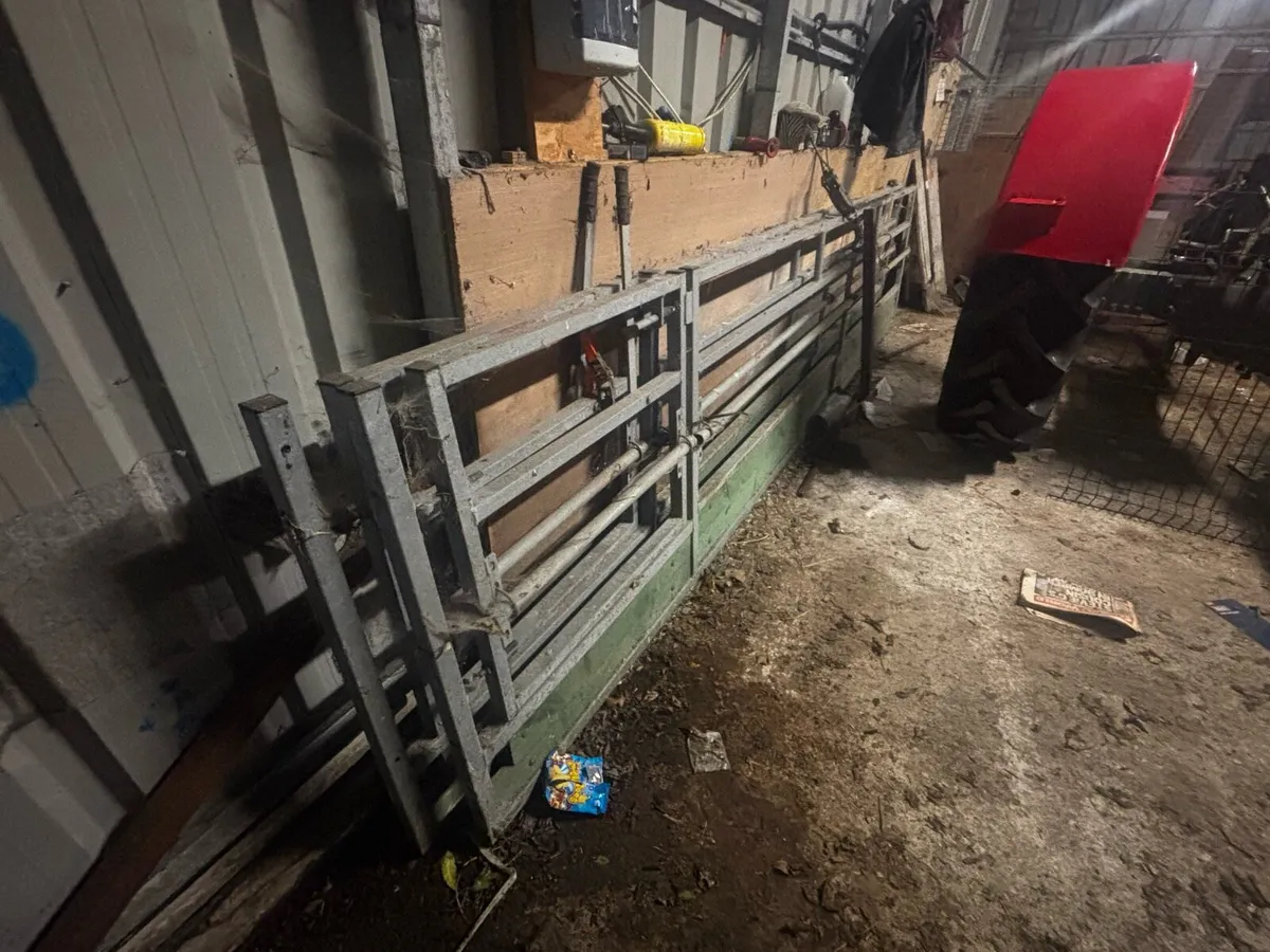 16 ft Cormac sheep feed barrier - Image 2