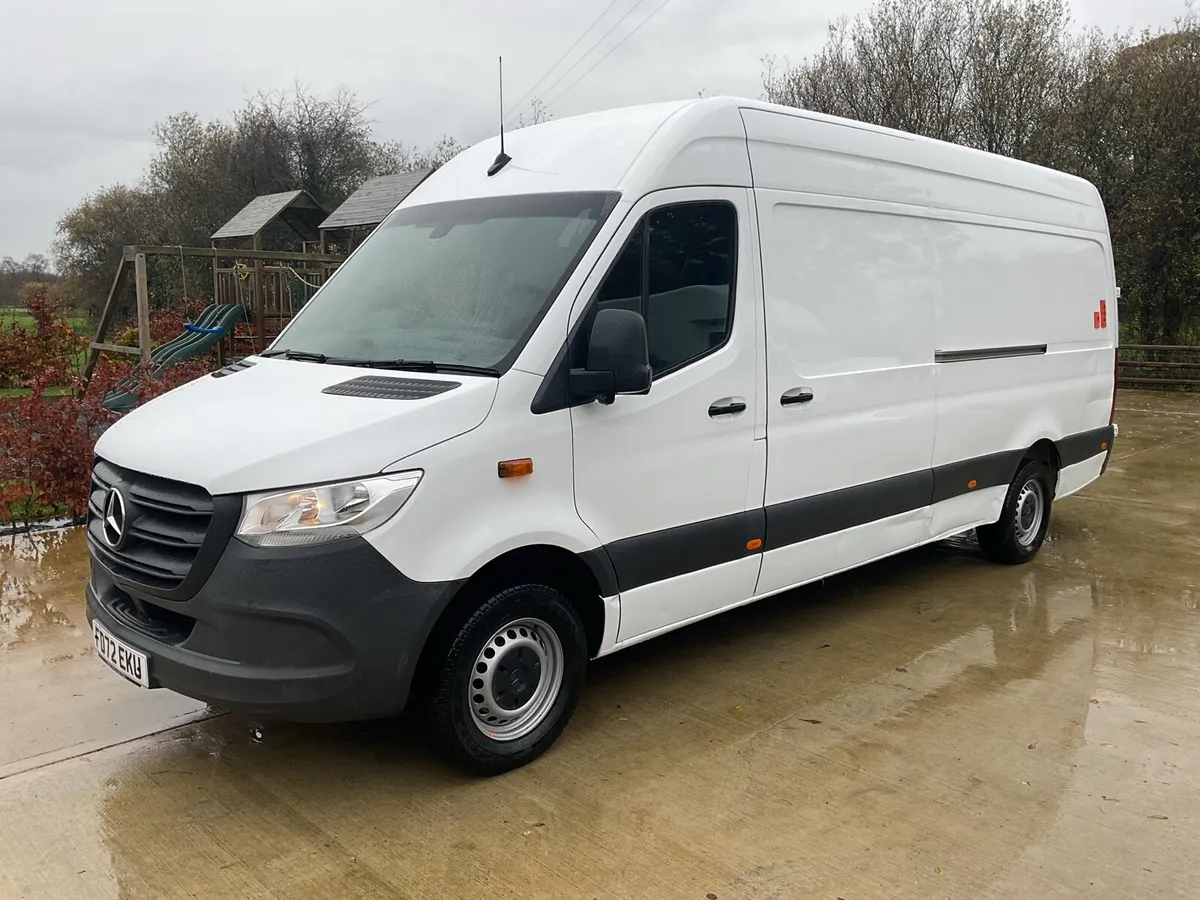 2023 Sprinter LWB with Taillift - Image 3