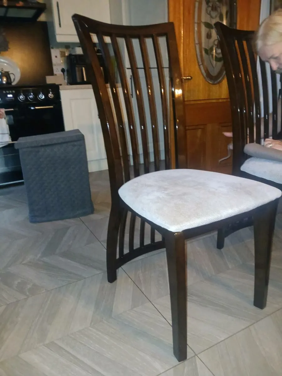 6 great quality chairs - Image 1