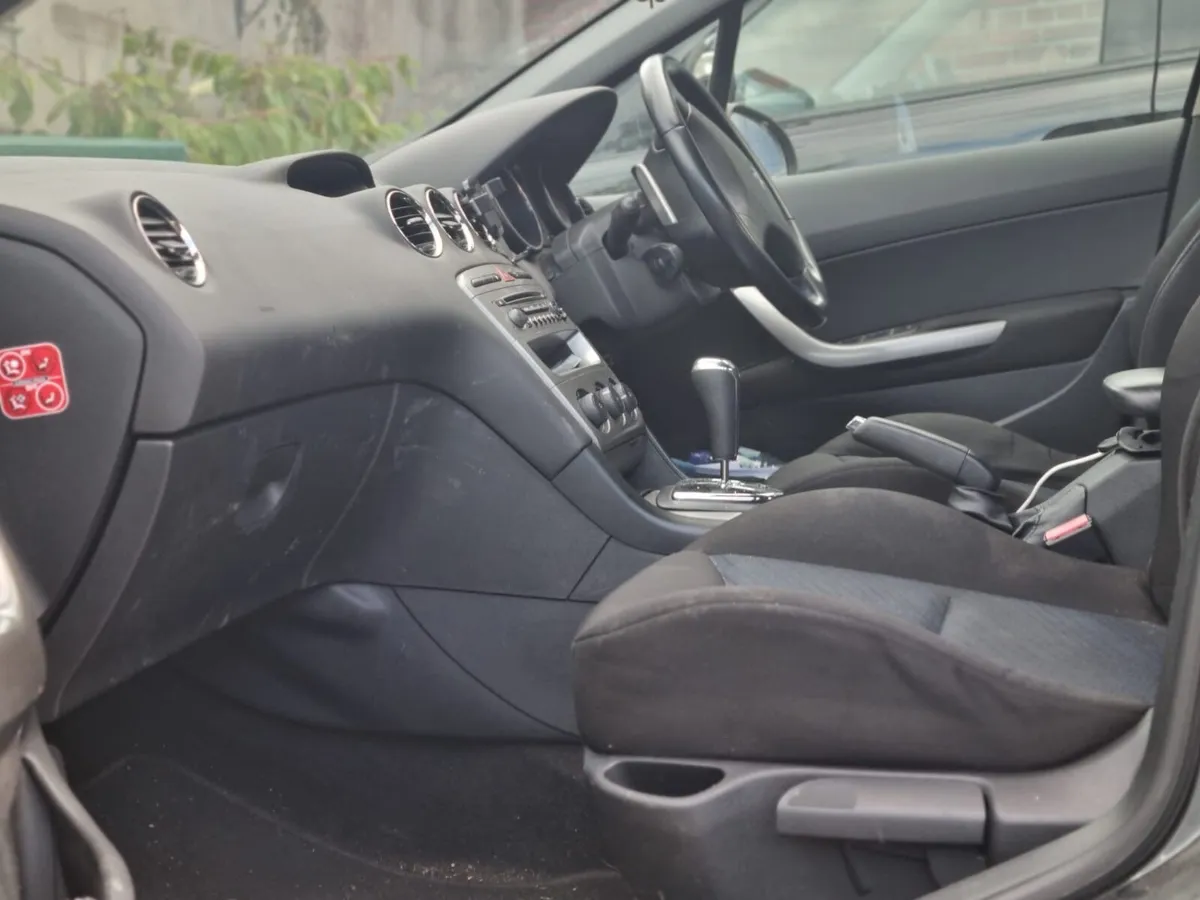 Peugeot 308 2011 - Image 2