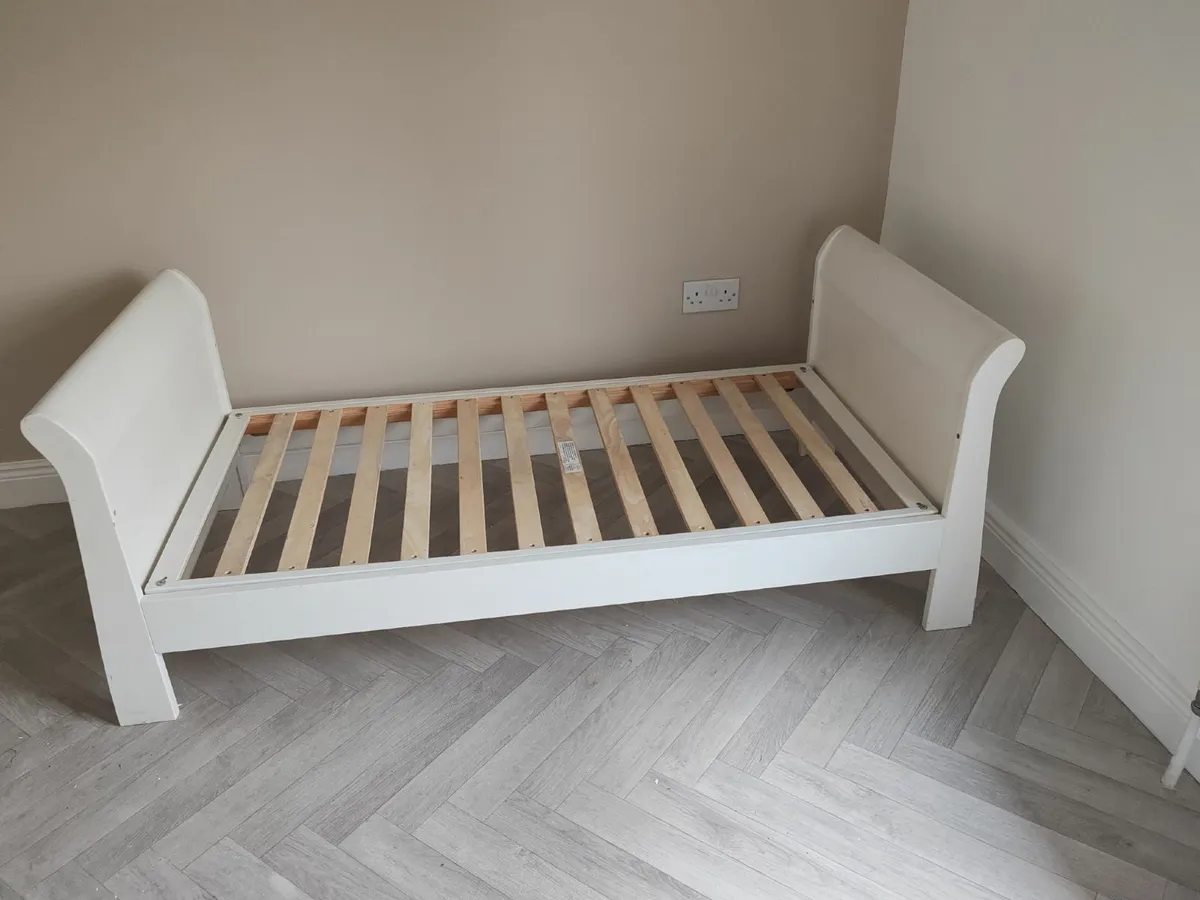 Mamas and papas sleigh cot bed - Image 3