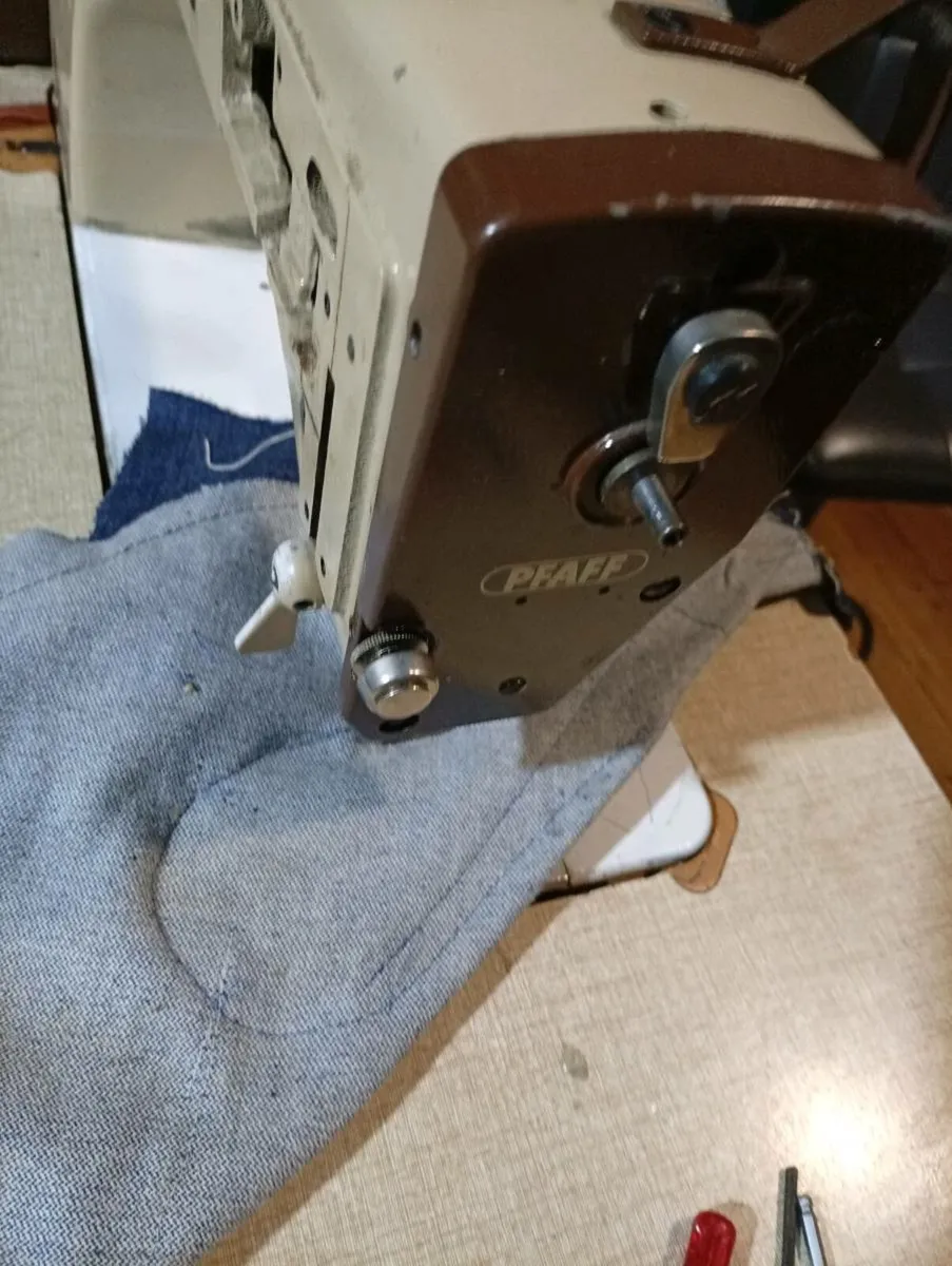 Industrial sewing machine - Image 3