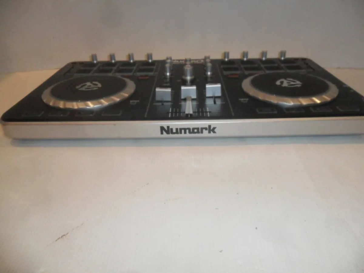Numark mix track pro 2 mixer - Image 4