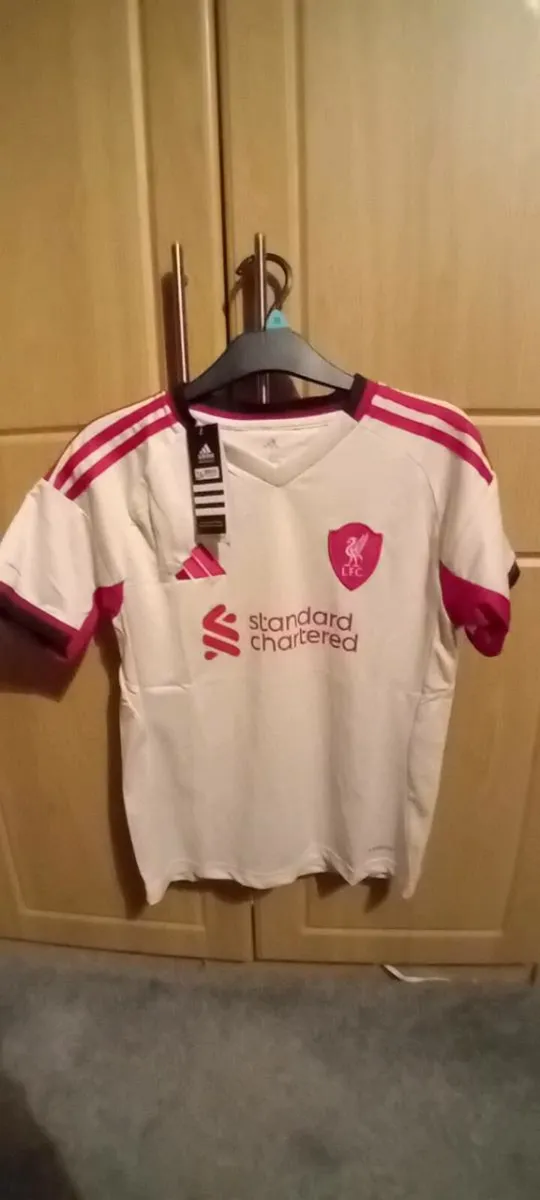 Kids Liverpool away kit 25/26 Size 26 Age 10-12 - Image 1