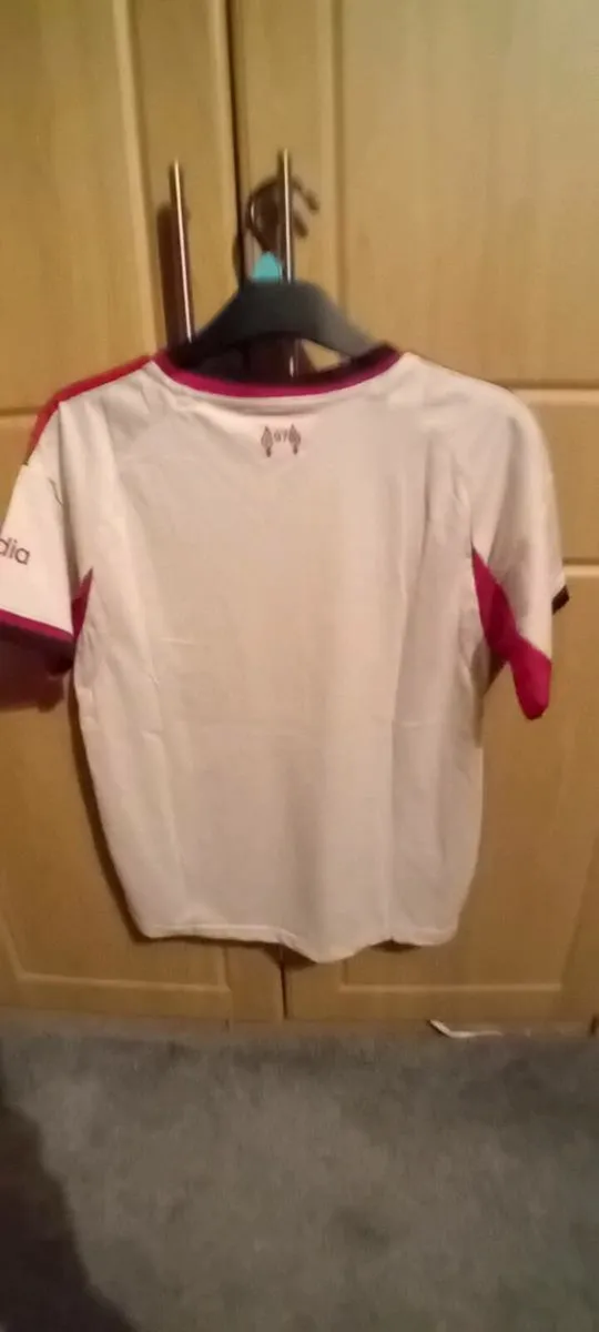 Kids Liverpool away kit 25/26 Size 26 Age 10-12 - Image 2