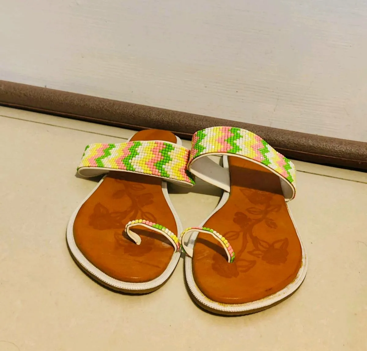 Beaded Toe-Loop Sandals – Size EU 39 - Image 4