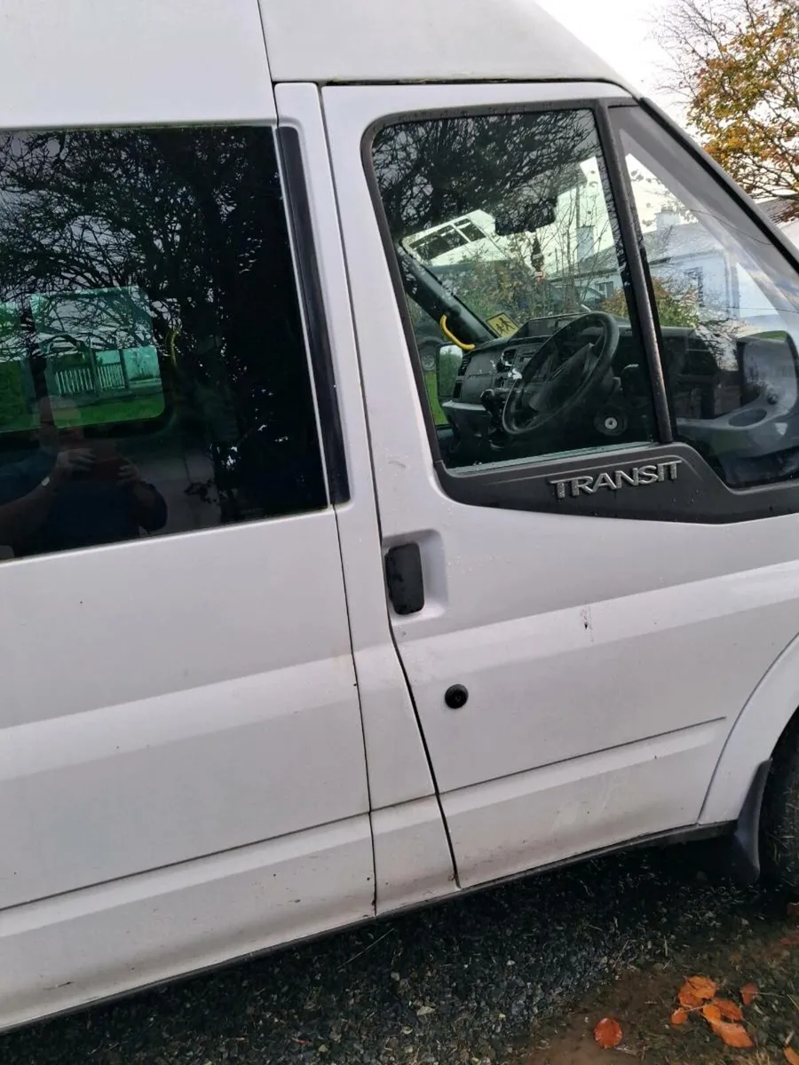 Buses Ford Transits for parts - Image 4