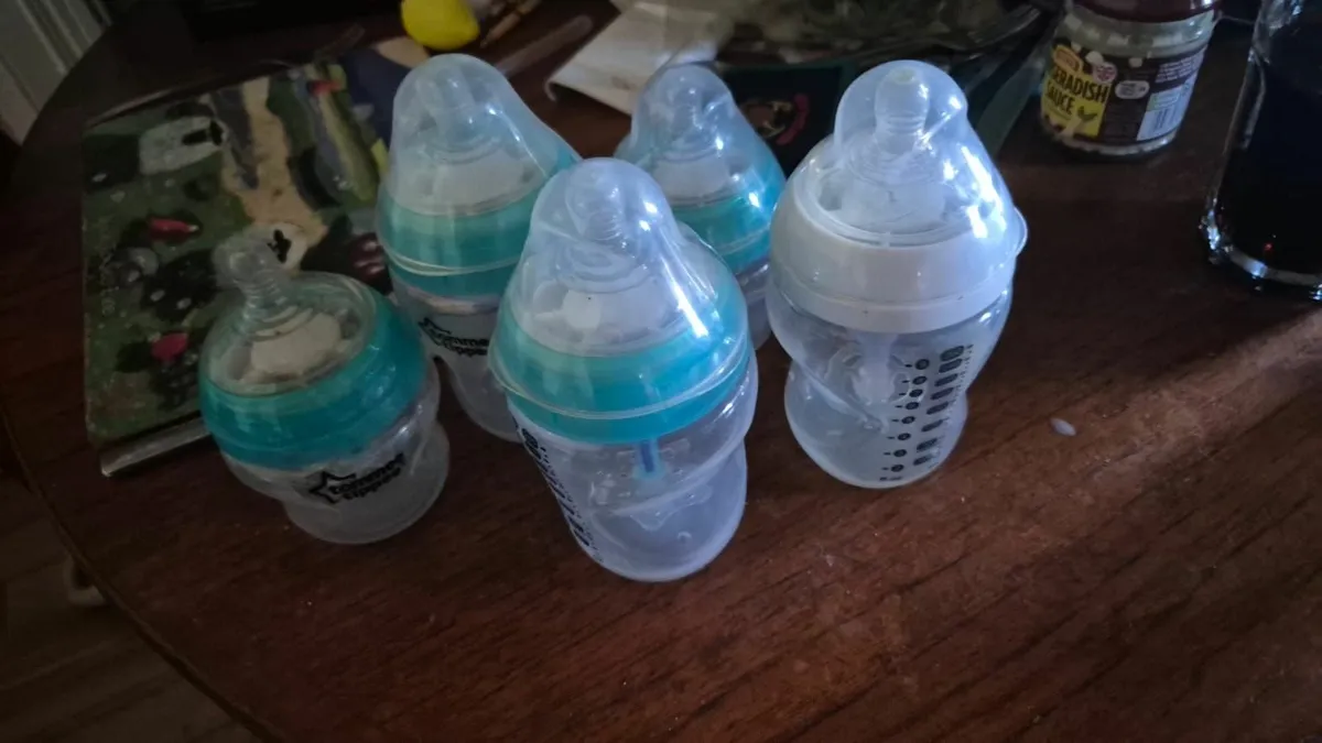 Baby bottles - Image 1
