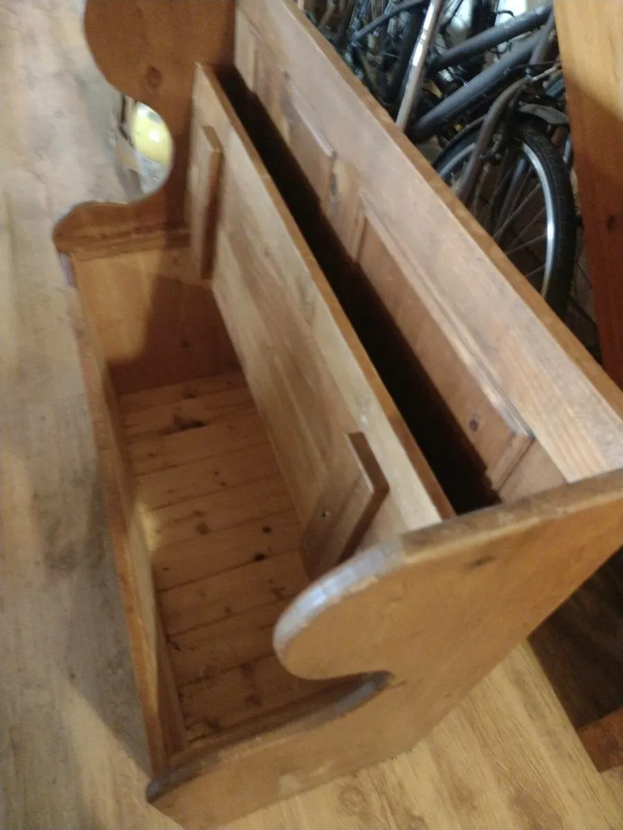 Seat with storage - Image 1