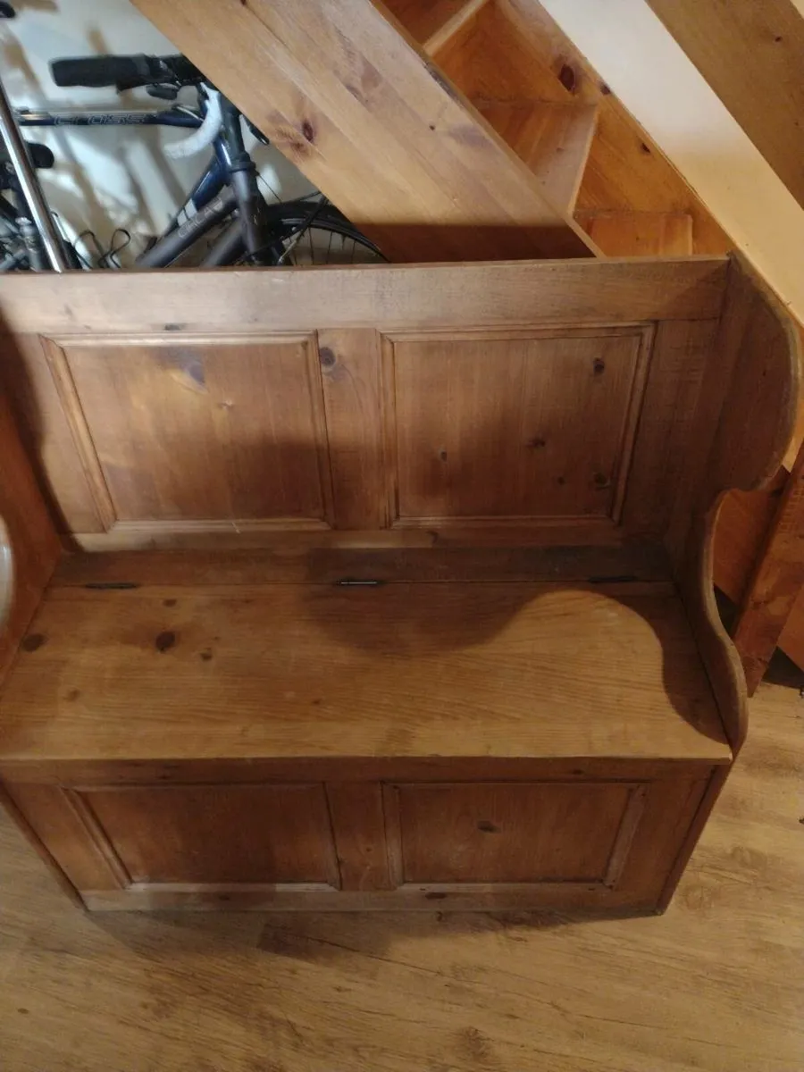 Seat with storage - Image 2