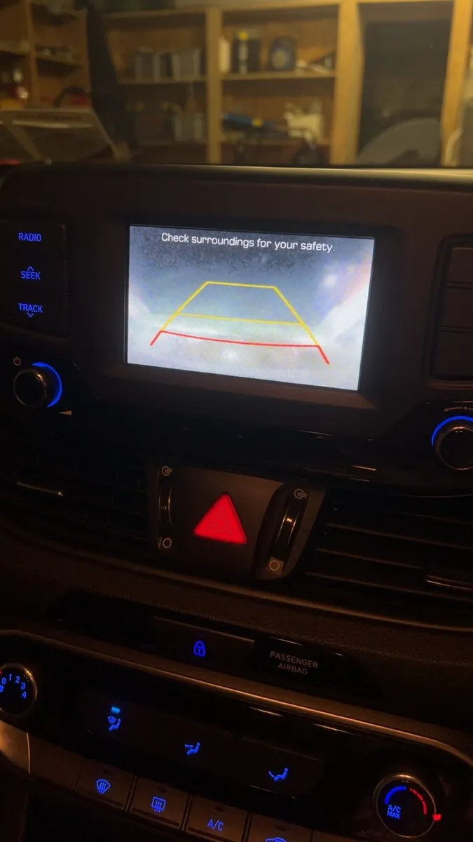 181 Hyundai i30 1.6 Diesel Deluxe - Image 2