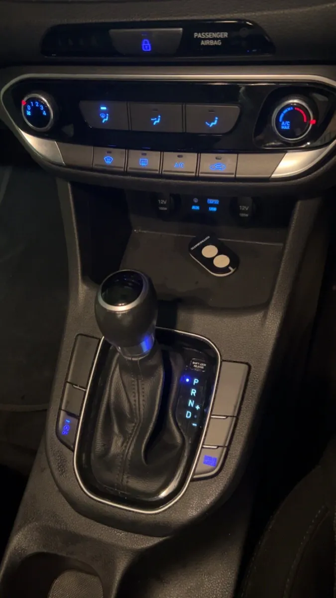 181 Hyundai i30 1.6 Diesel Deluxe - Image 3