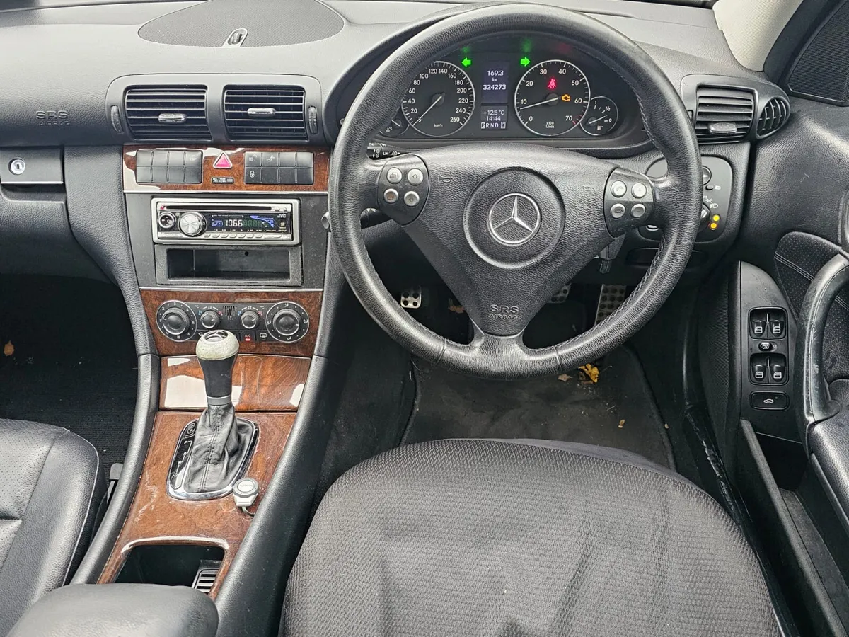 Mercedes-Benz C-Class 2006 automatic €890 - Image 2