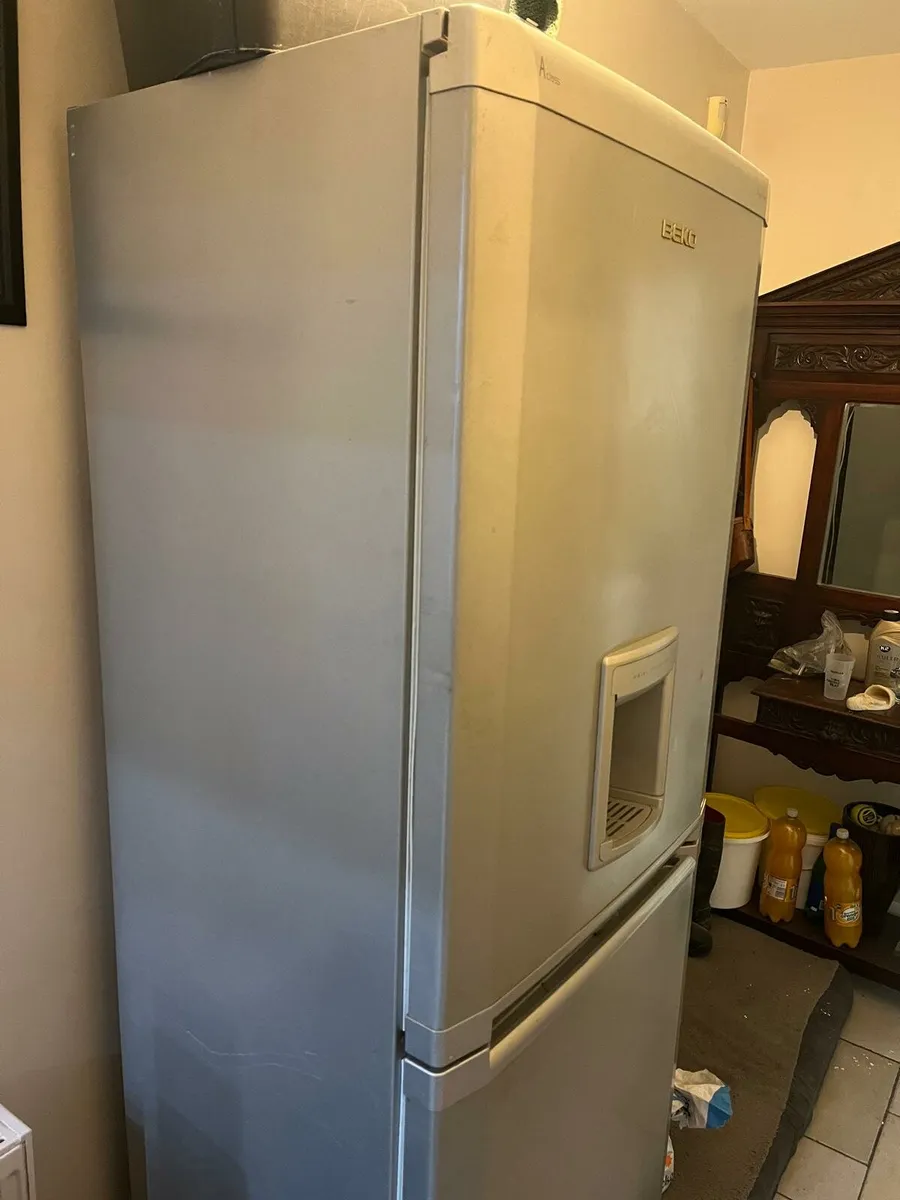 Beko fridge freezer - Image 2