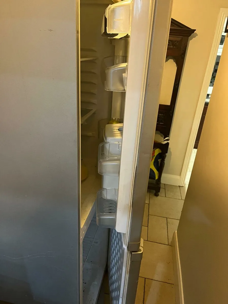 Beko fridge freezer - Image 4