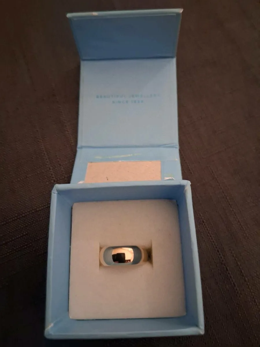 Ladies 14ct Gold Wedding Ring - Image 1