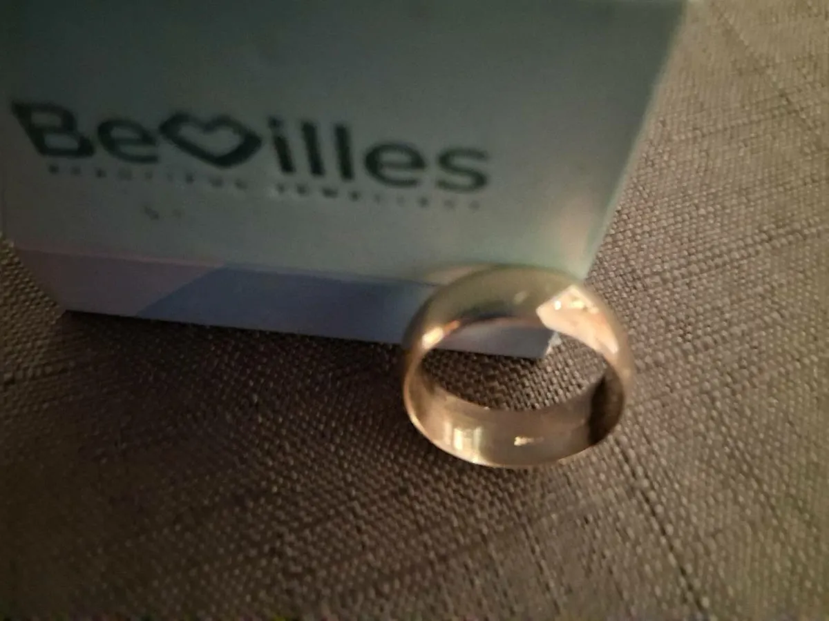 Ladies 14ct Gold Wedding Ring - Image 2