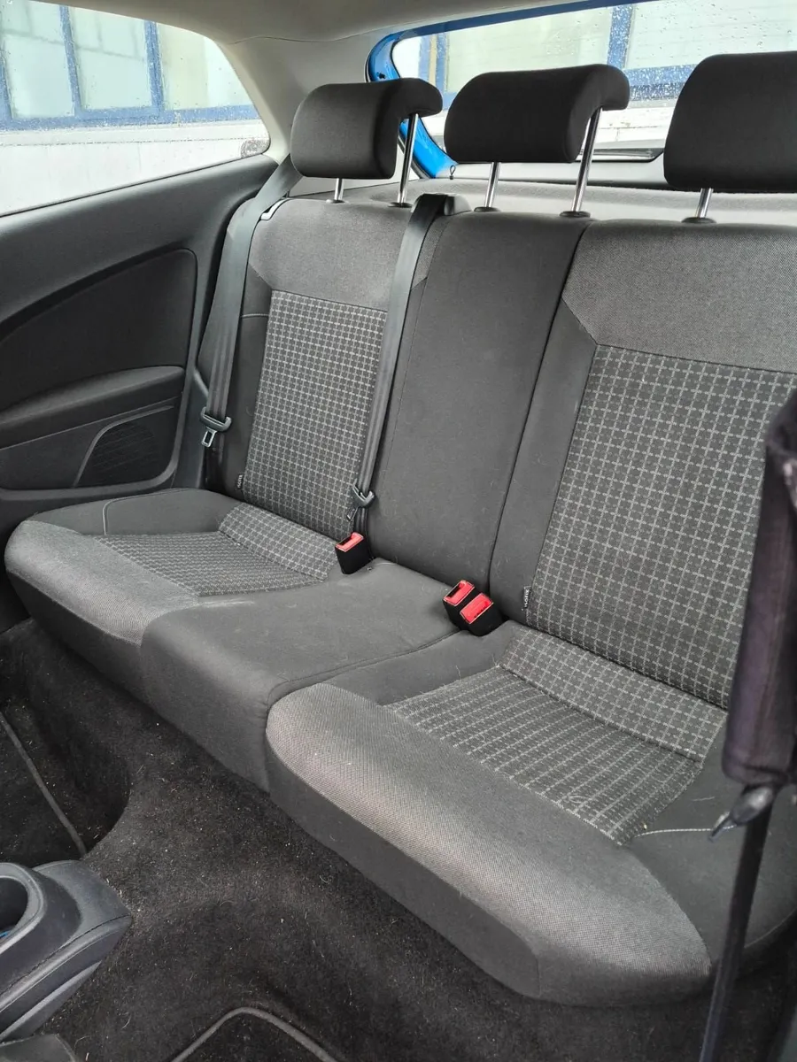 Volkswagen Polo 2015 - Image 2