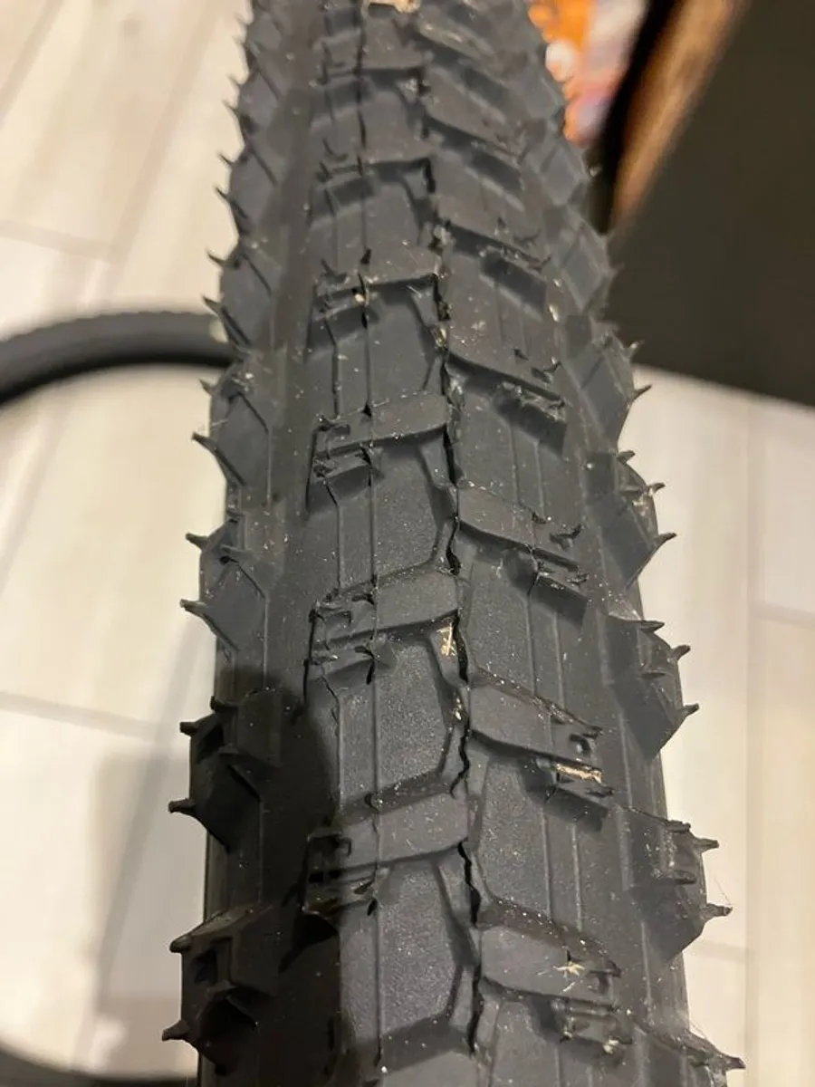 Decathlon tyres and tubes 27.5 x 2.1 - Image 2