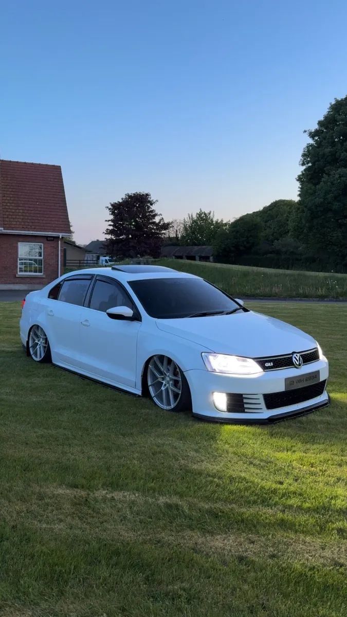 Volkwagen jetta BAGGED Sunroof - Image 1