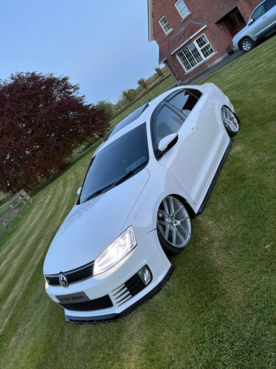 Volkwagen jetta BAGGED Sunroof - Image 2