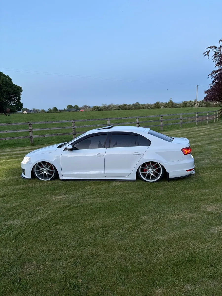 Volkwagen jetta BAGGED Sunroof - Image 4