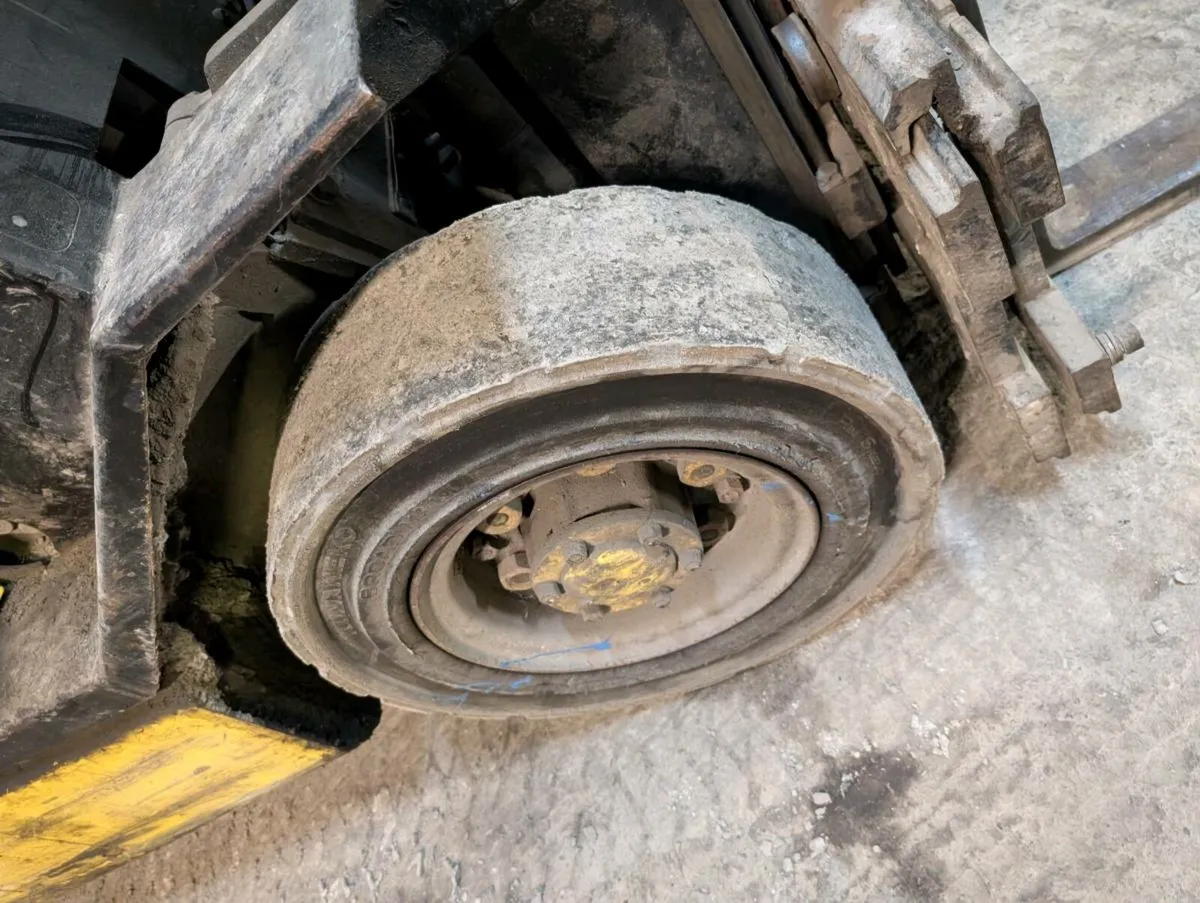 Yale diesel forklift - Image 4