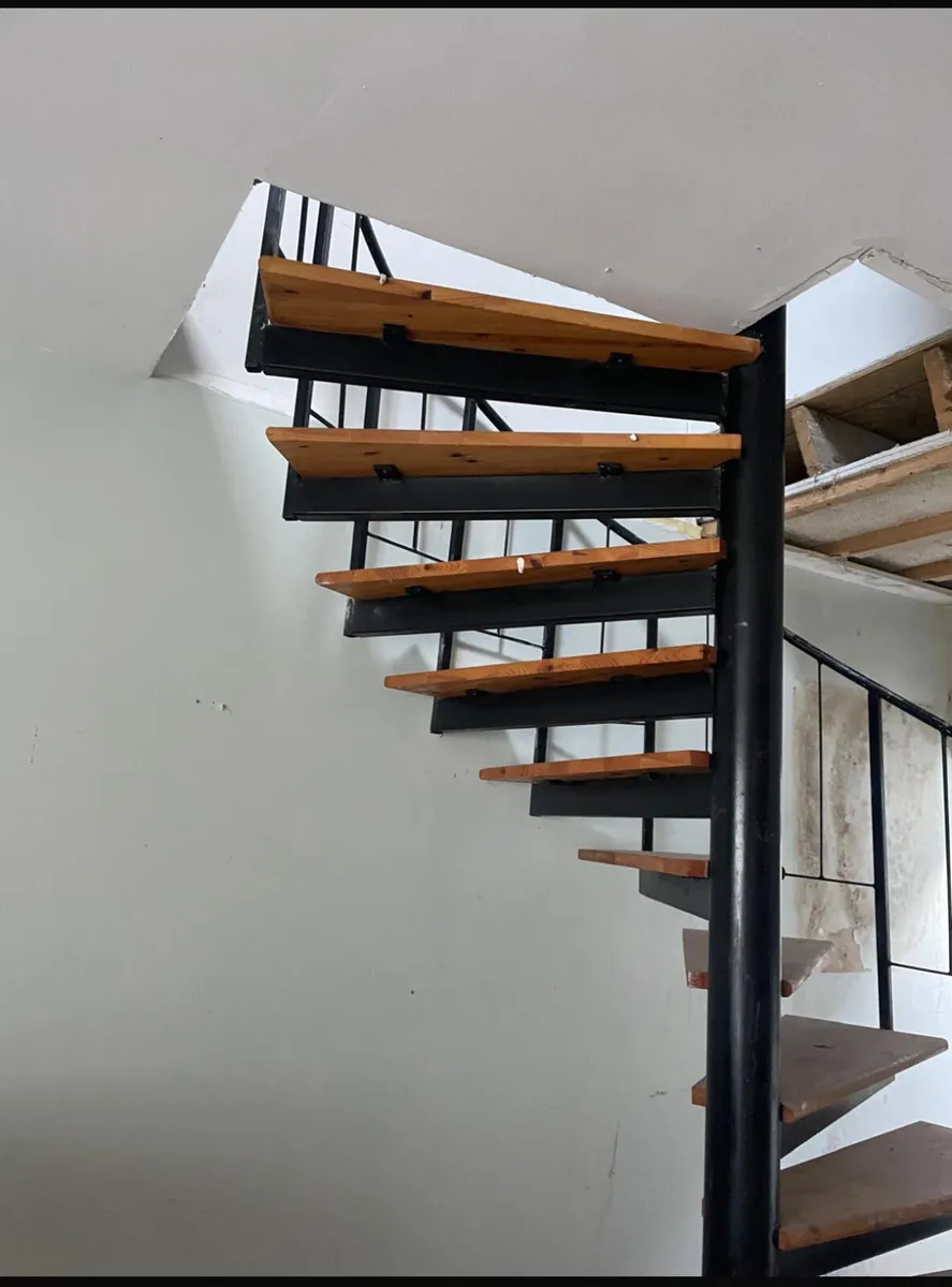 Spiral stairs - Image 2