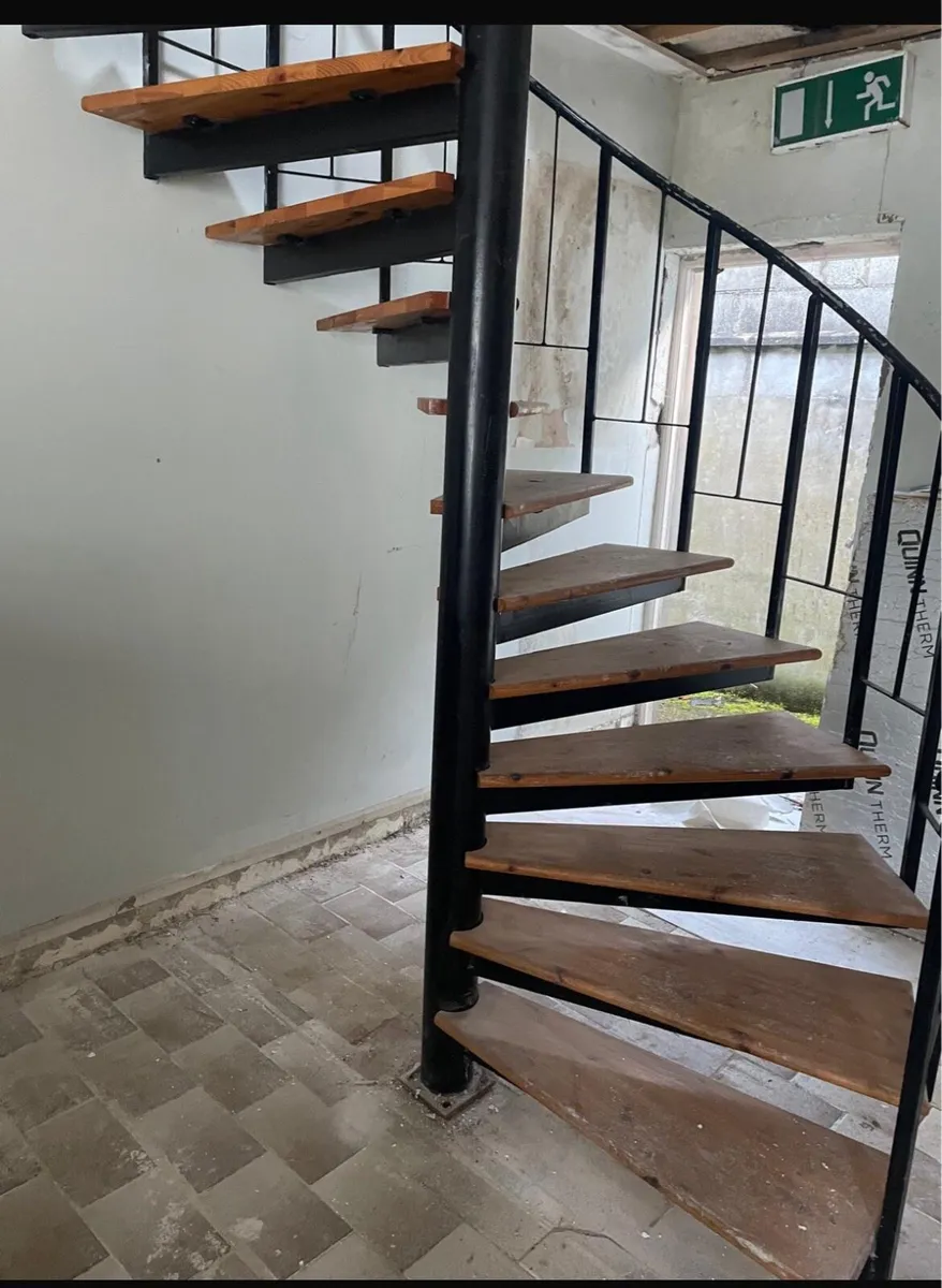Spiral stairs - Image 3