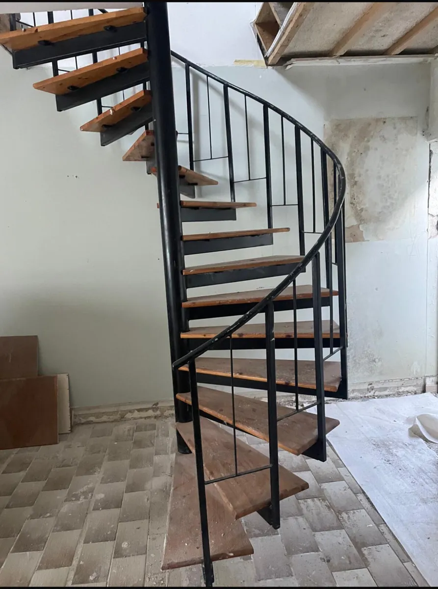 Spiral stairs - Image 4
