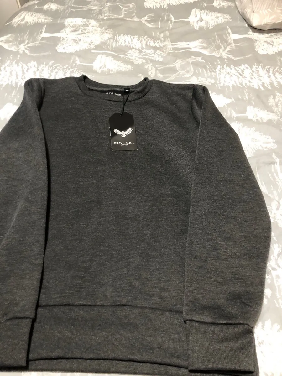 Mens BNWT sweater size M €10 - Image 1