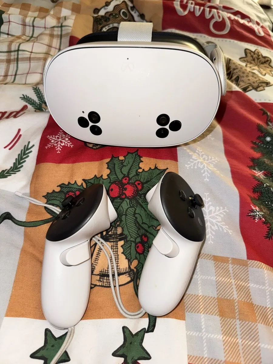 Meta Quest 3S VR headset - Image 1
