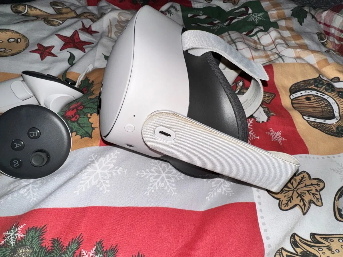 Meta Quest 3S VR headset - Image 2
