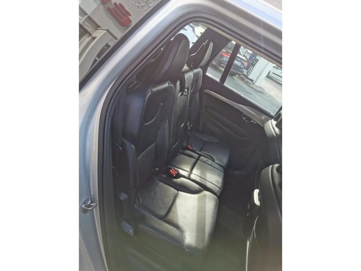 Volvo XC90 90 SERIES 2.0 D5 MOMENTUM 225BHP 5DR AU - Image 2