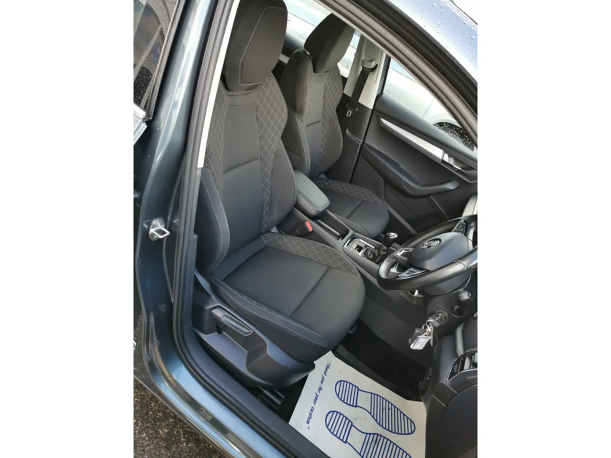 Skoda Karoq AMBITION 1.6 TDI 115HP 4DR - Image 4