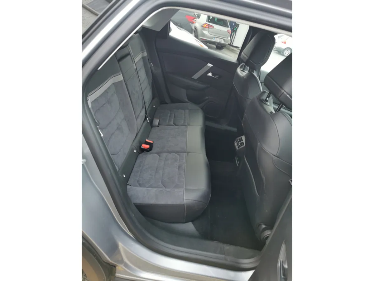 Citroen C4 X MAX BLUEHDI 130 EAT8 - Image 2