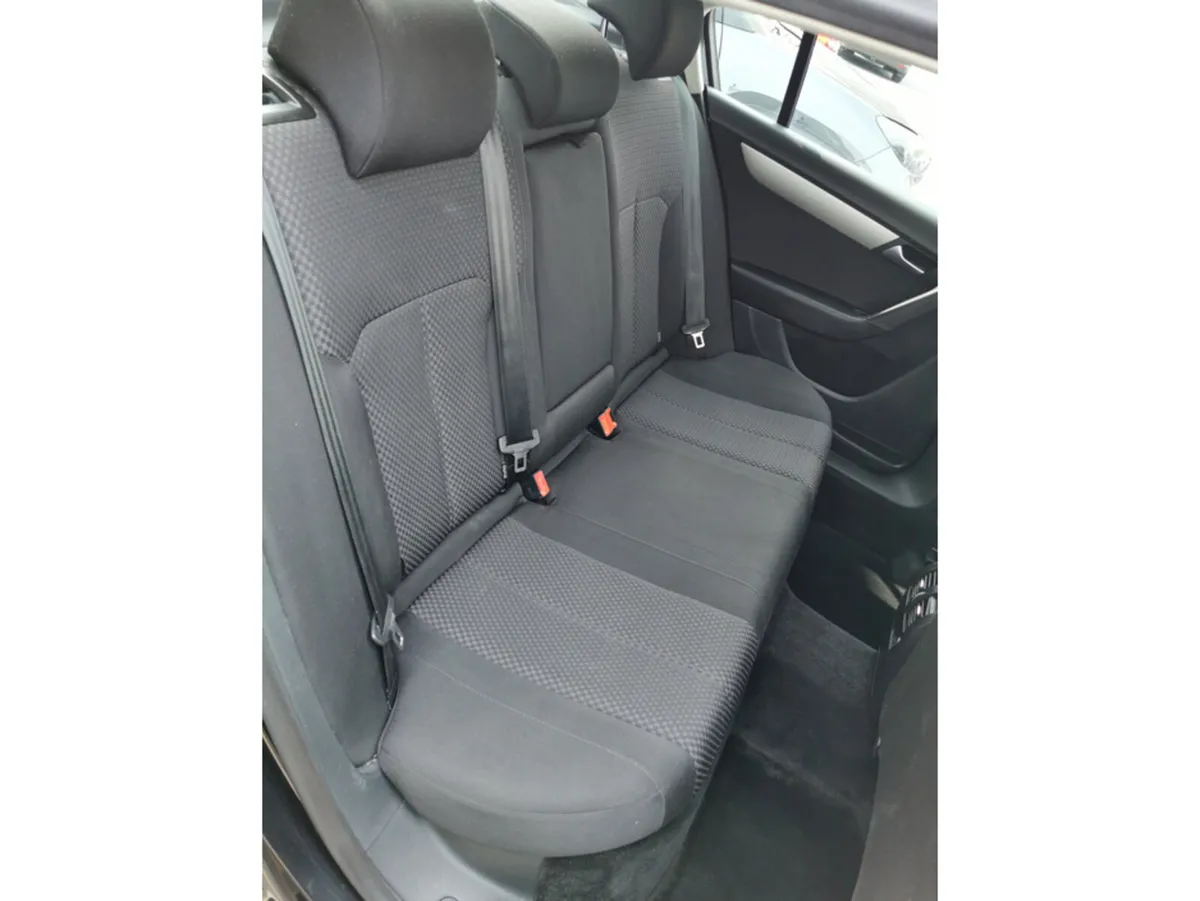 Volkswagen Passat BLUEMOTION 1.6 TDI MANUAL 6SPEED - Image 2