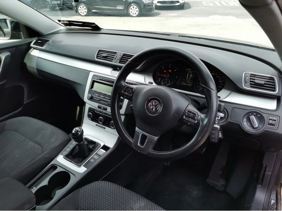 Volkswagen Passat BLUEMOTION 1.6 TDI MANUAL 6SPEED - Image 3