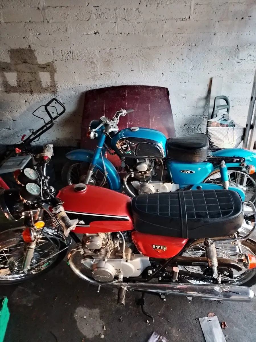 Selection of honda bikes - Image 2