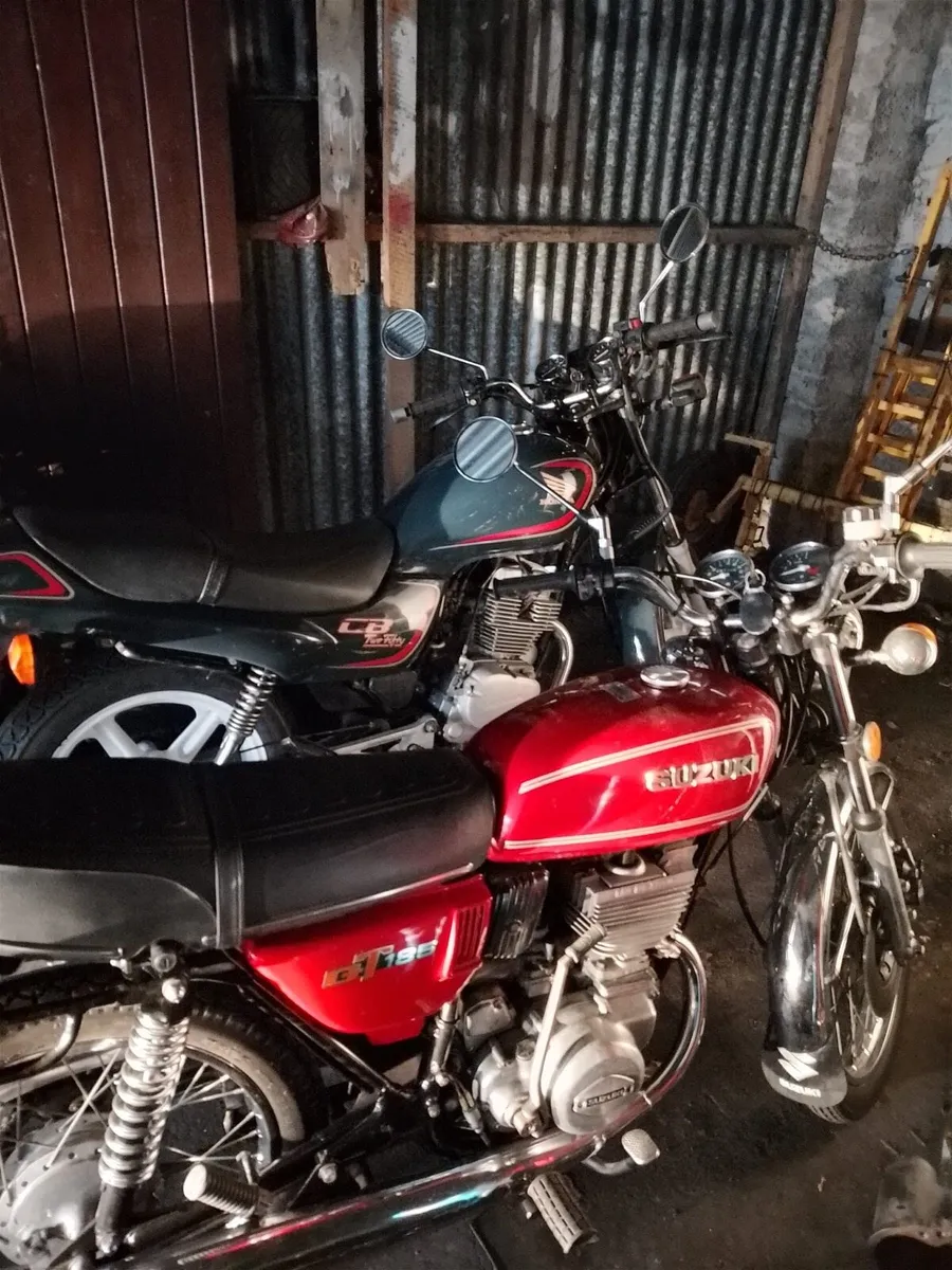 Selection of honda bikes - Image 4