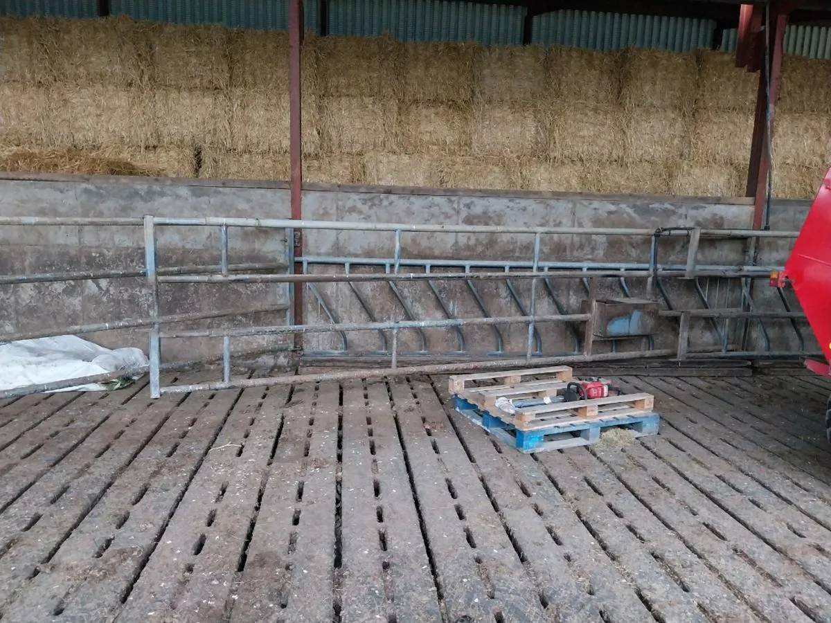 5 18ft Telescopic Dividing Gates - Image 2