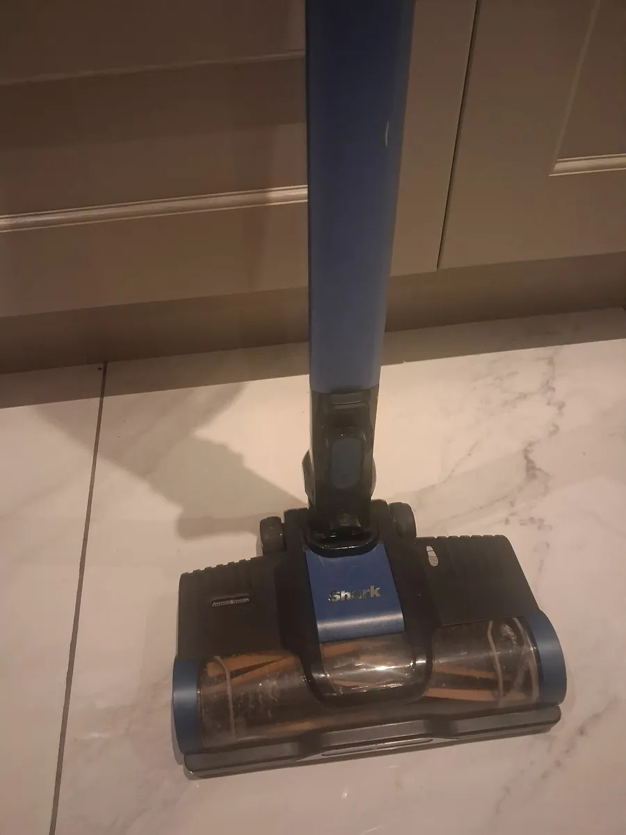 Shark Cordless Vacuum - Image 3
