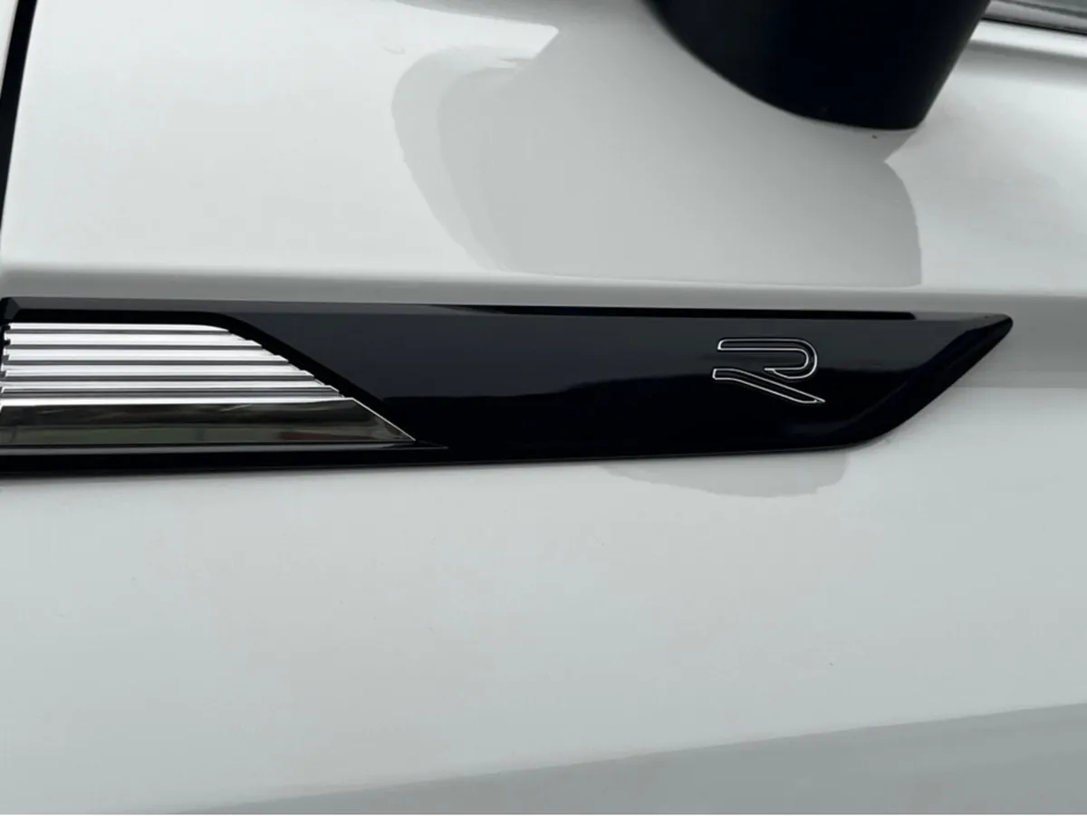 Volkswagen Tiguan R-LINE TDI 4MOTION DSG - Image 4