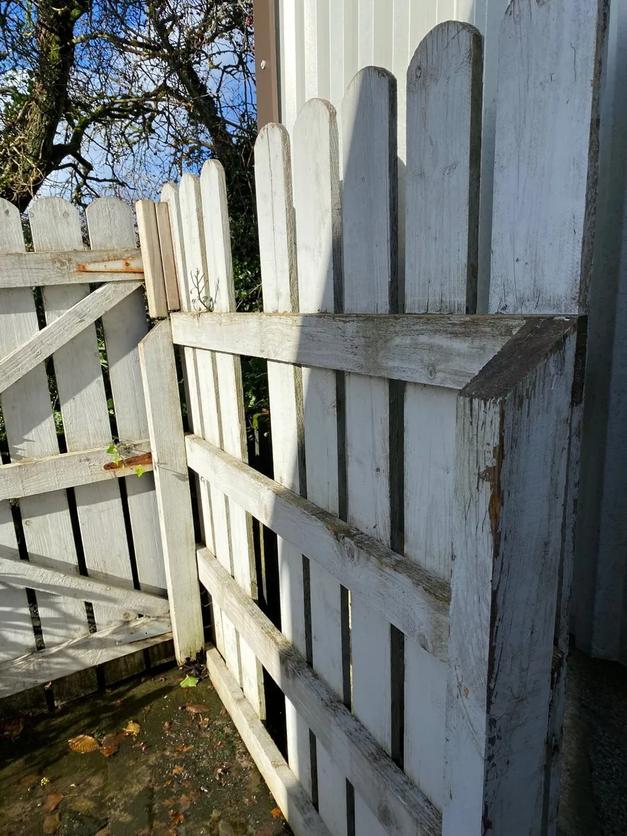 Fence and side gate - Image 2