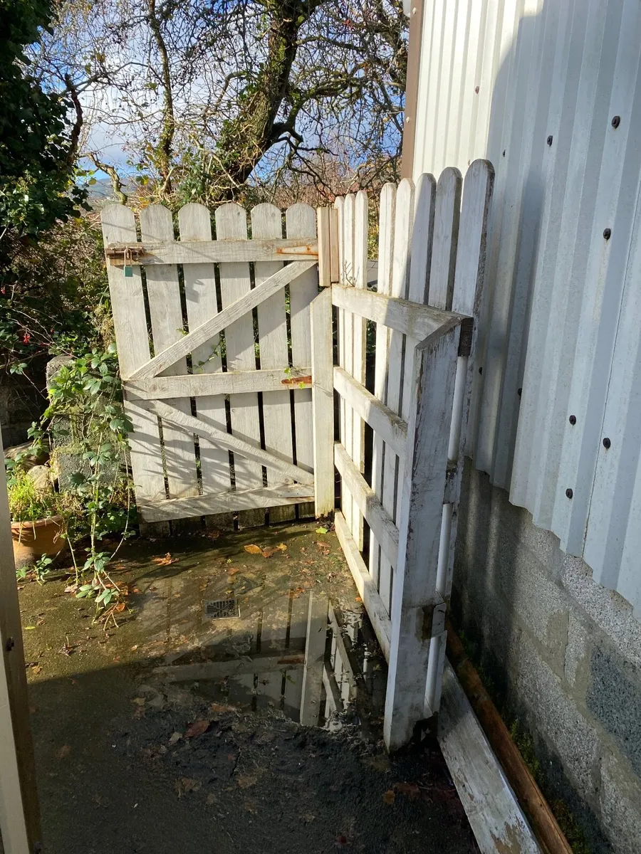 Fence and side gate - Image 3